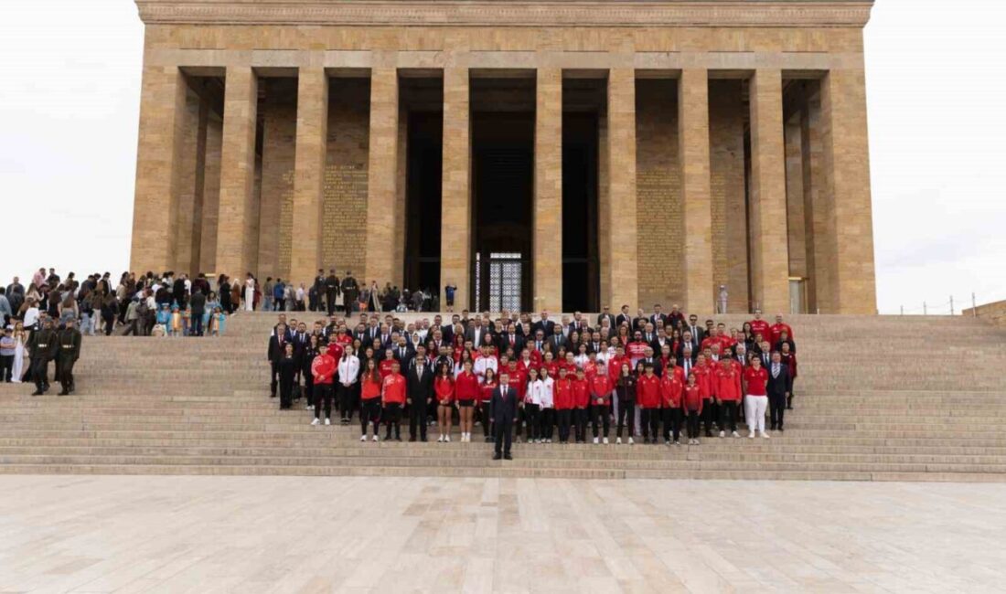Türkiye Milli Olimpiyat Komitesi (TMOK) Başkanı Veli Ozan Çakır, yönetim