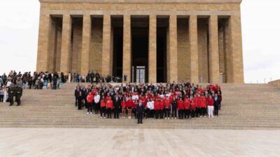 Türkiye Milli Olimpiyat Komitesi (TMOK) Başkanı Veli Ozan Çakır, yönetim
