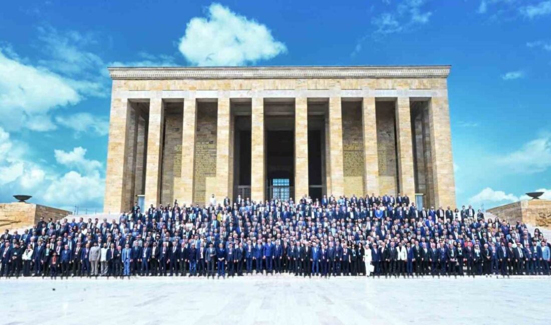 Türkiye Odalar ve Borsalar Birliği (TOBB) üyeleri Anıtkabir’i ziyaret etti.