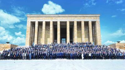 Türkiye Odalar ve Borsalar Birliği (TOBB) üyeleri Anıtkabir’i ziyaret etti.