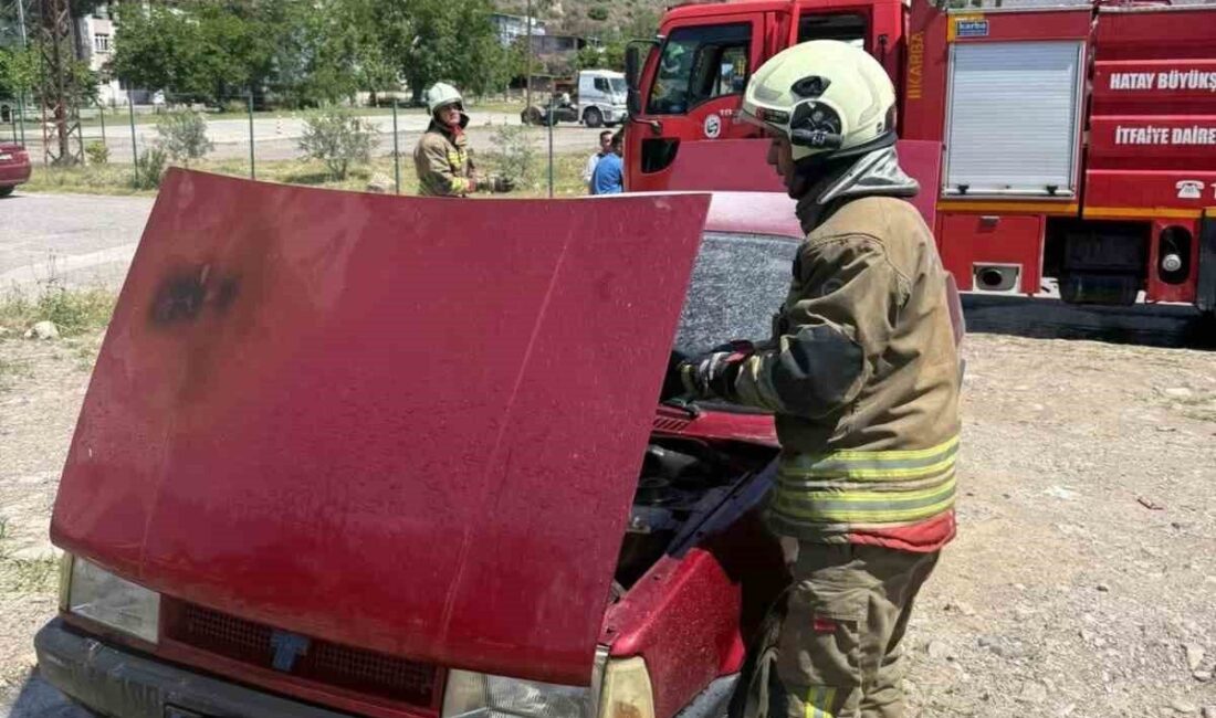 Hatay’da seyir halindeyken motor kısmı alevlere teslim olan TOFAŞ’ta çıkan