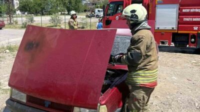 Hatay’da seyir halindeyken motor kısmı alevlere teslim olan TOFAŞ’ta çıkan