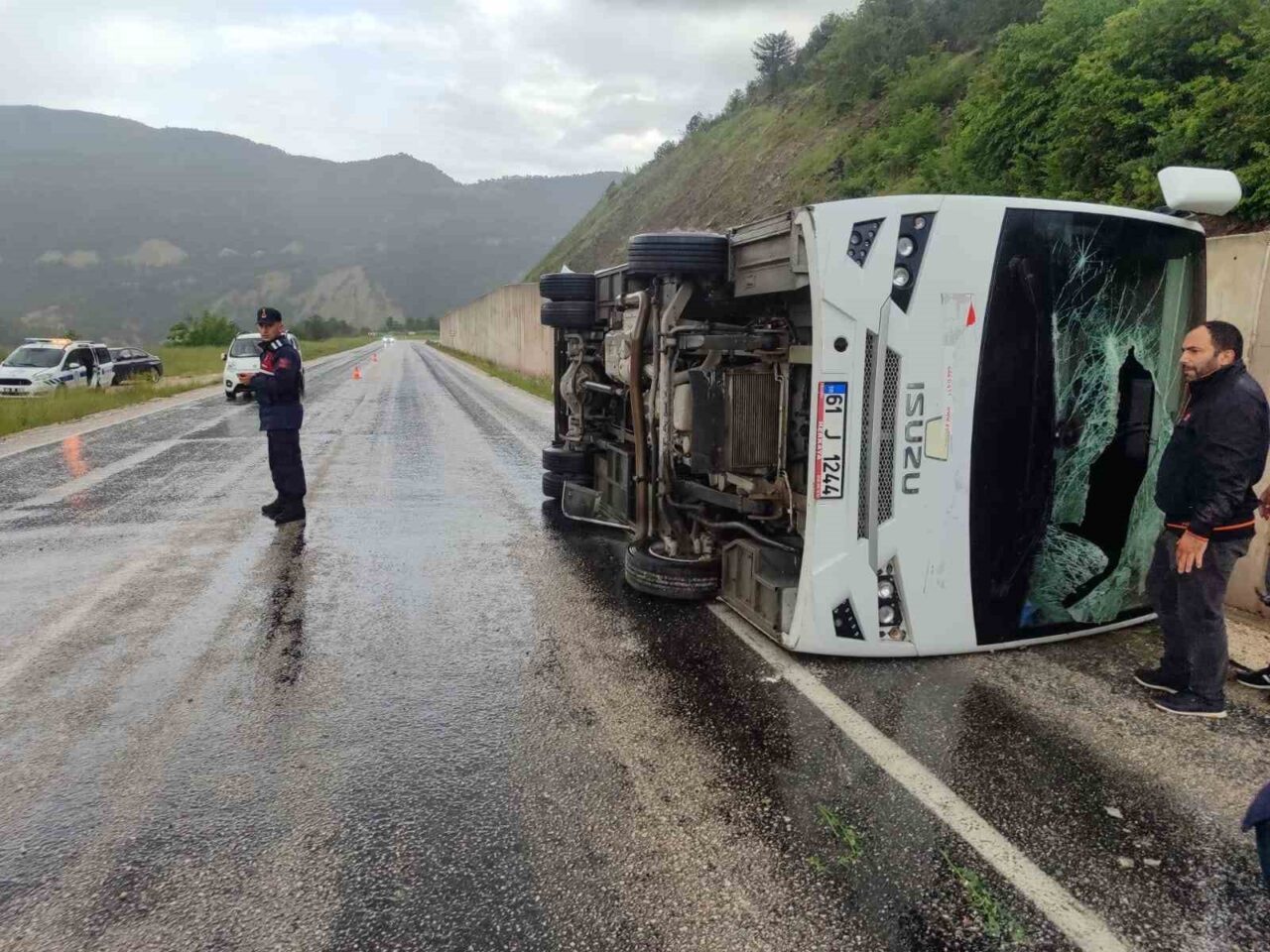 Tokat’ın Reşadiye ilçesinde cenaze dönüşü İstanbul’a seyir halinde olan minibüs