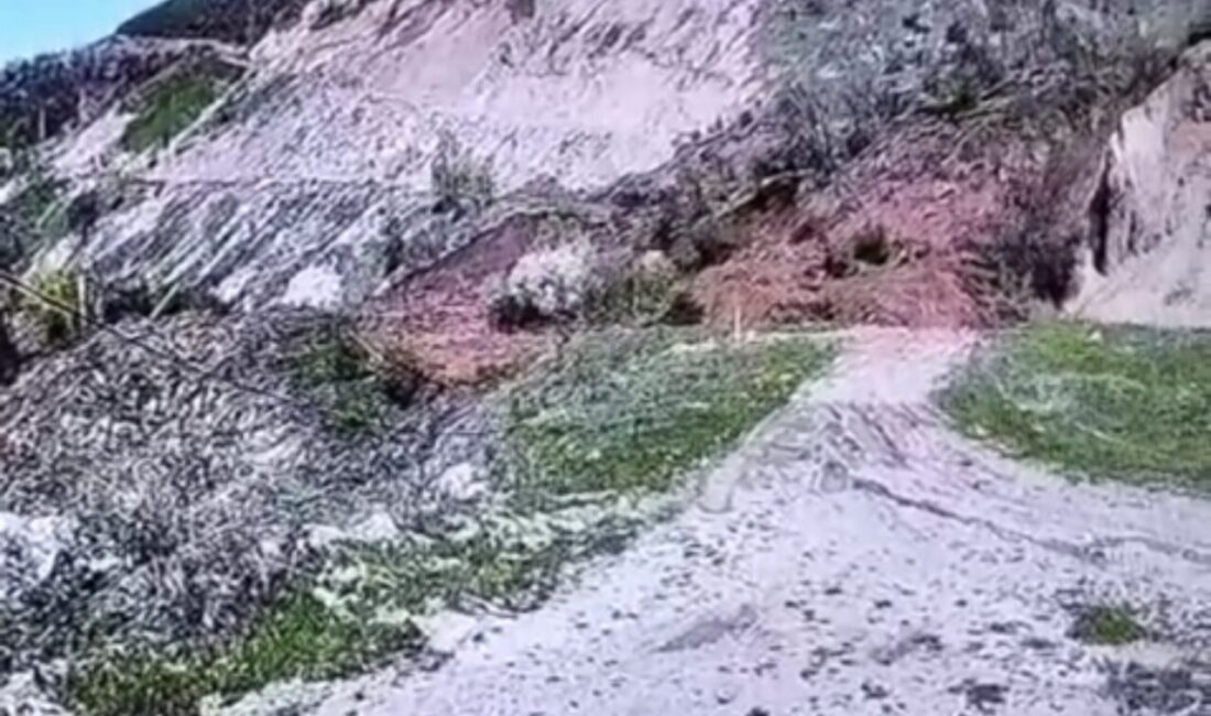 Tokat’ın Reşadiye ilçesinde meydana gelen toprak kayması güvenlik kamerasına yansıdı.