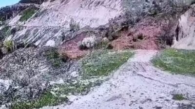 Tokat’ın Reşadiye ilçesinde meydana gelen toprak kayması güvenlik kamerasına yansıdı.