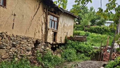 Tokat merkeze bağlı Nebi köyünde sağanak yağış nedeniyle heyelan meydana