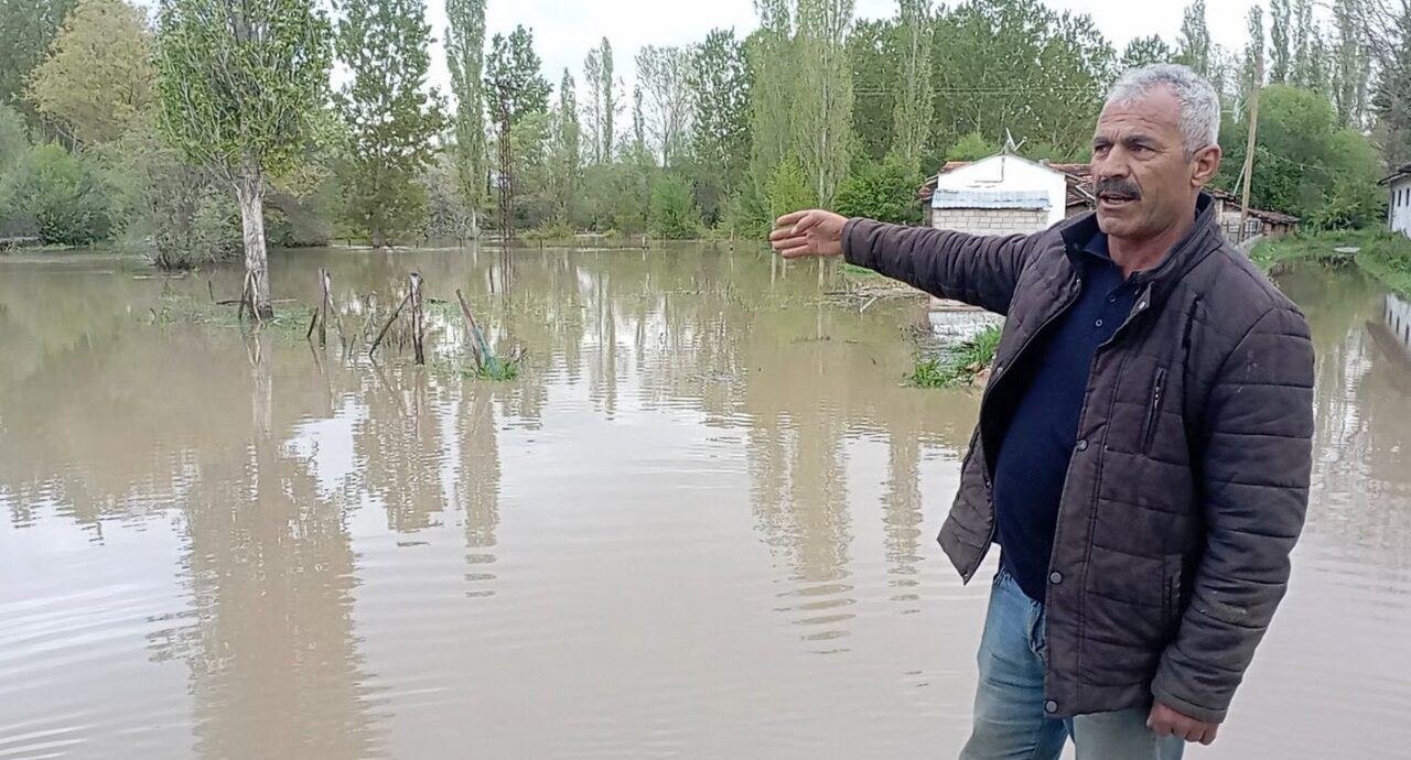 Tokat’ın Yeşilyurt ilçesinden geçen Çekerek Irmağı’nda son günlerde etkili olan