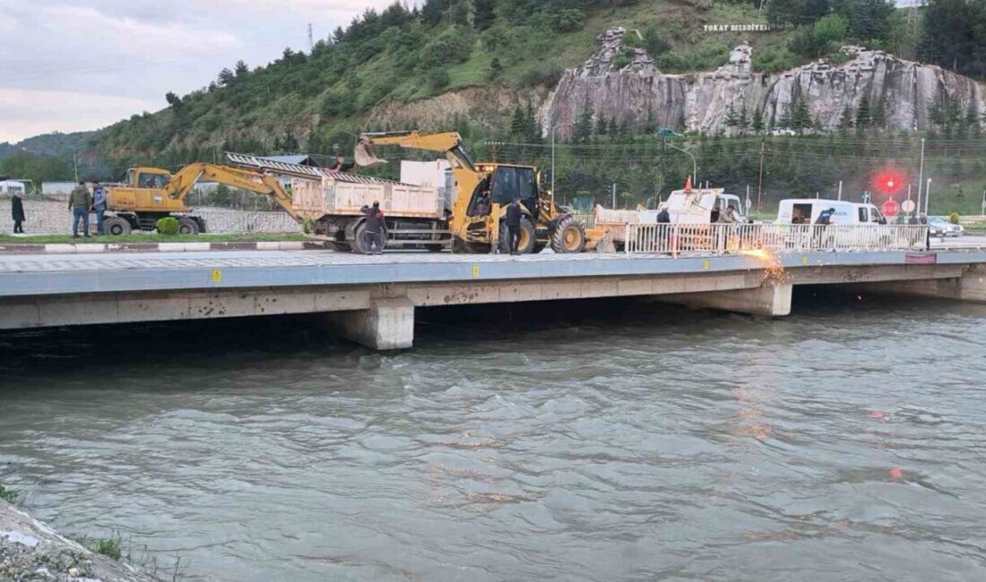 Tokat’ta Yeşilırmak’ın taşması sonucu şehir için taşkın riski oluşturan Çedaş