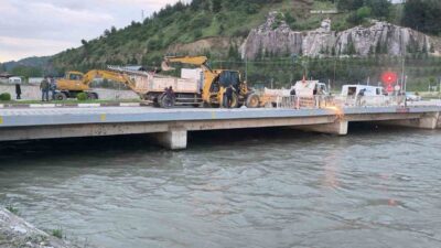 Tokat’ta Yeşilırmak’ın taşması sonucu şehir için taşkın riski oluşturan Çedaş
