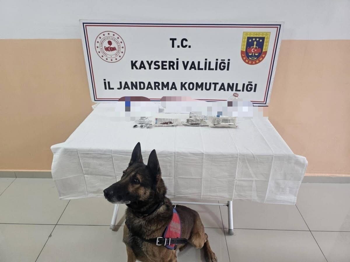 Kayseri’nin Tomarza ilçesinde jandarma ekipleri tarafından uyuşturucuyla mücadele çerçevesinde yapılan