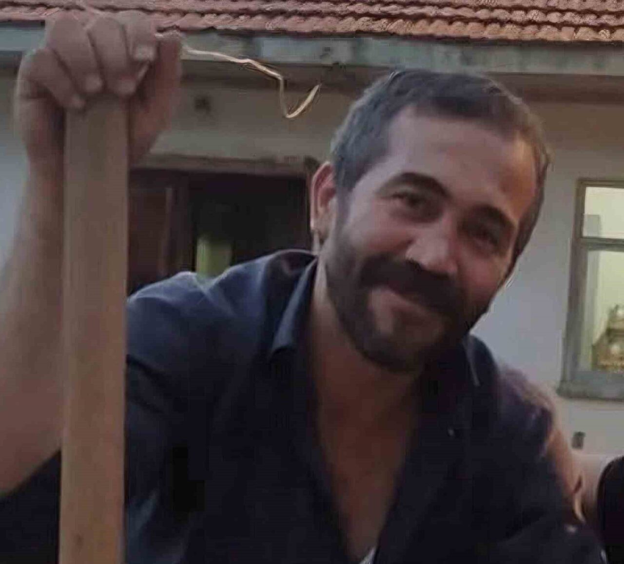 Bartın’ın Ulus ilçesinde ormanda çalışan işçi, tomrukların altında kalarak ağır