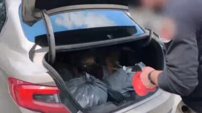 Sakarya merkezli düzenlenen uyuşturucu operasyonu kapsamında durdurulan iki araçta yaklaşık