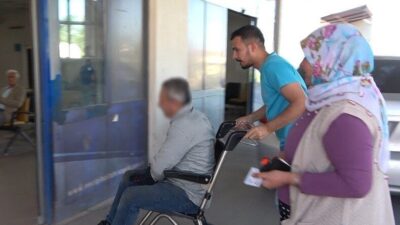 Kahramanmaraş’ta kurban kesimi sırasında kendilerini yaralayan vatandaşlar hastanelere akın etti.