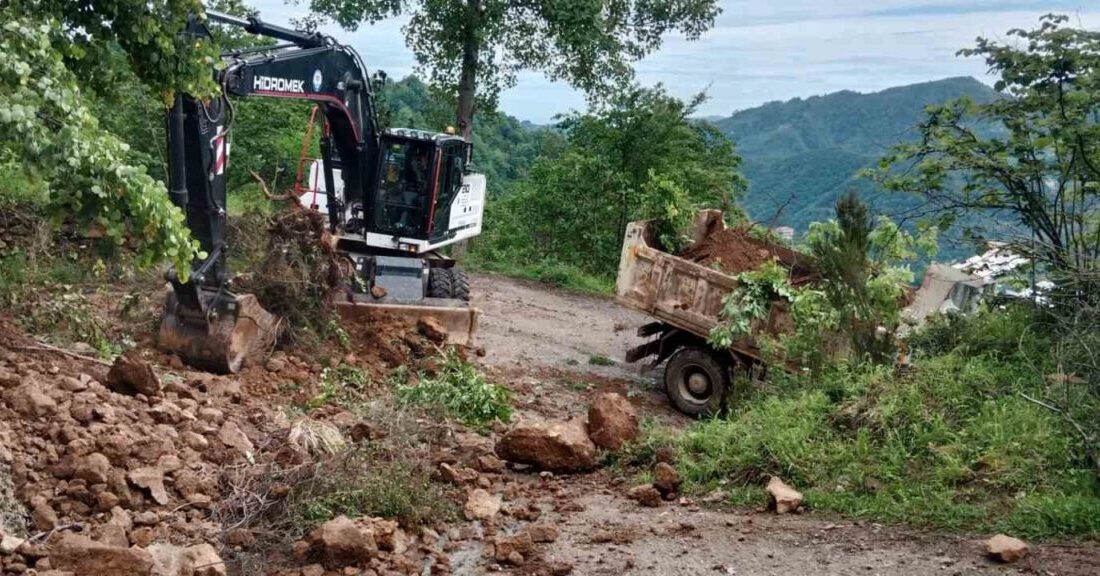 Trabzon’da dün etkili olan sağanak yağış sonrası Araklı ve Sürmene