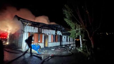 Trabzon’un Hayrat ilçesinde bir evde çıkan yangında 75 yaşındaki kadın