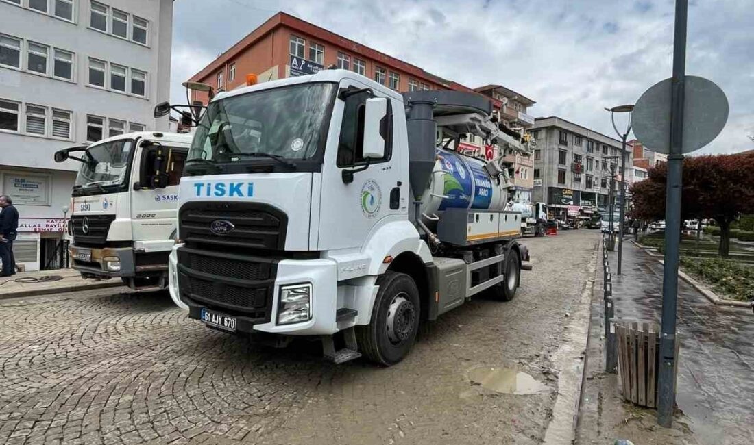 Trabzon Büyükşehir Belediyesi ekipleri, dün meydana gelen selden etkilenen Samsun’un