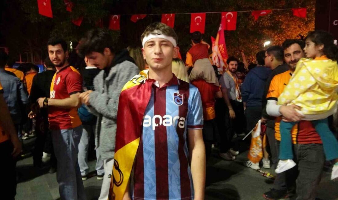 Galatasaray’ın Trendyol Süper Lig’de şampiyonluğunu ilan etmesiyle Kocaeli’de taraftarlar sokağa