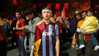 Galatasaray’ın Trendyol Süper Lig’de şampiyonluğunu ilan etmesiyle Kocaeli’de taraftarlar sokağa