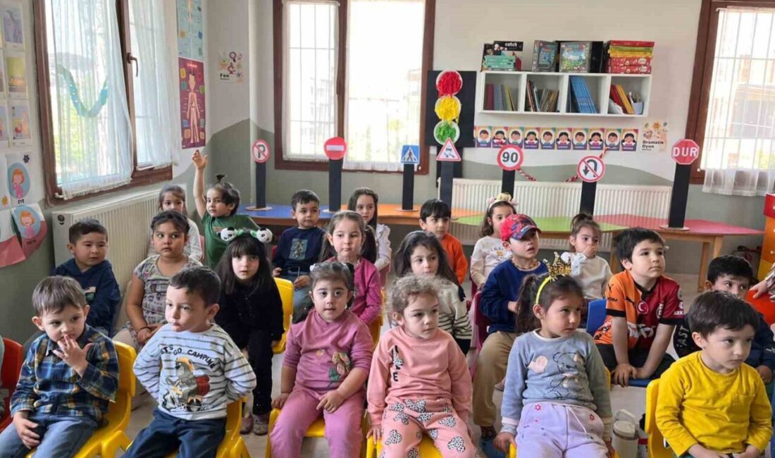 Manisa’nın Sarıgöl ilçesinde Karayolları Trafik Haftası dolayısıyla düzenlenen etkinliklerde trafik