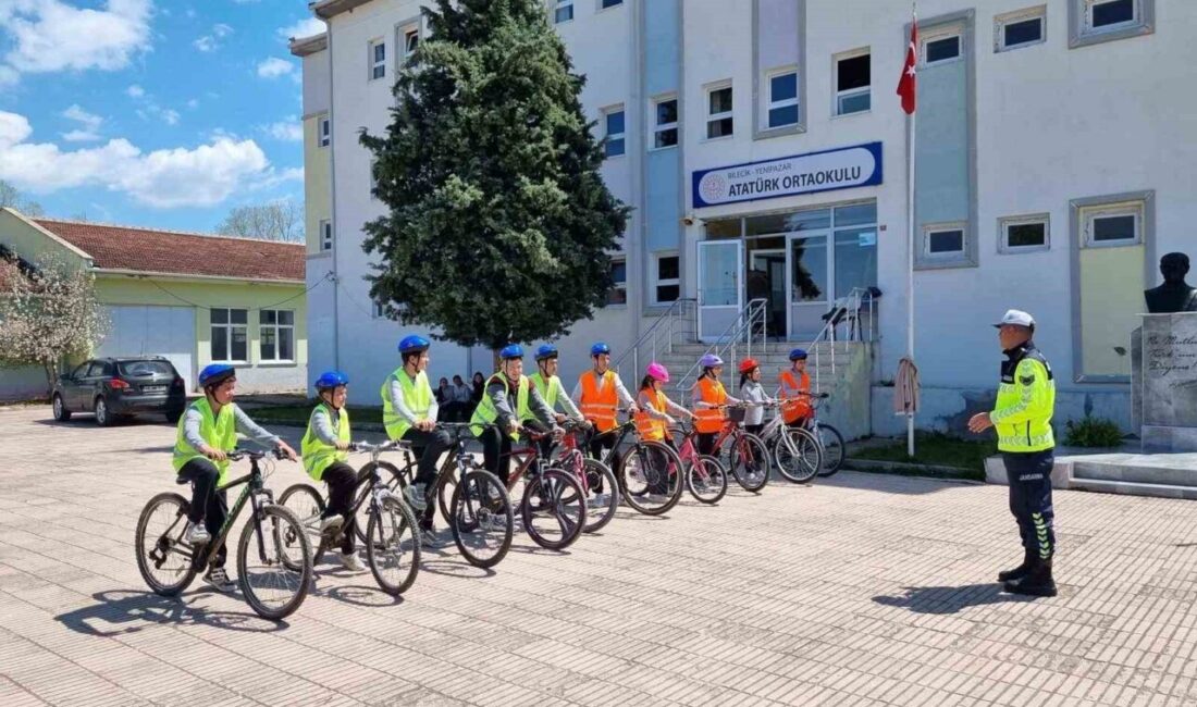 Bilecik’in Yenipazar ilçesinde Trafik Haftası kapsamında öğrencilere uygulamalı eğitim düzenlendi.