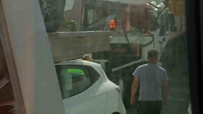Eskişehir’de otomobil yüklü tıra başka bir tırın çarptığı kazada 1