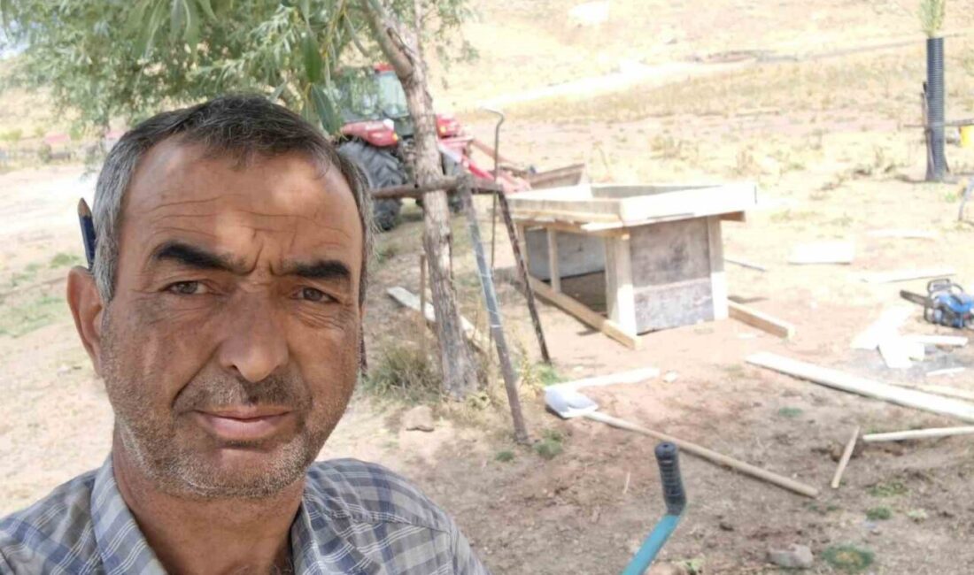 Kayseri’nin Tomarza ilçesinde traktörüne tarım aleti takmaya çalıştığı sırada sıkışan