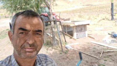 Kayseri’nin Tomarza ilçesinde traktörüne tarım aleti takmaya çalıştığı sırada sıkışan