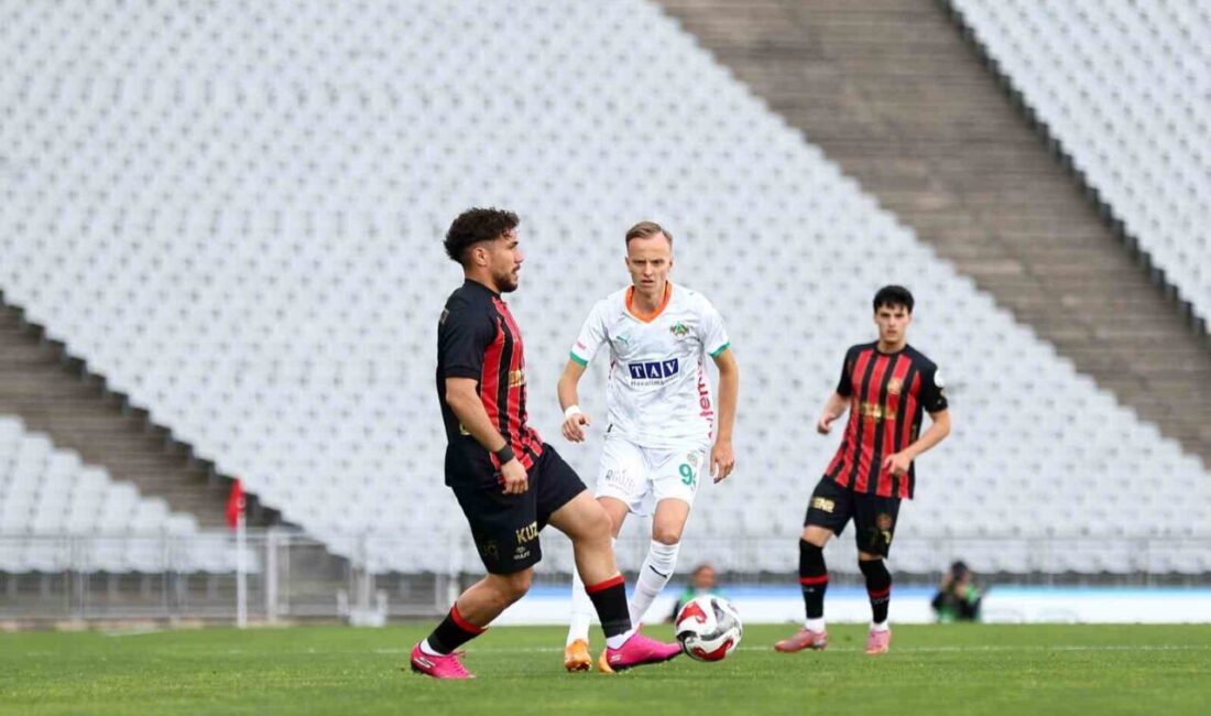 Trendyol Süper Lig’in 34. haftasında Fatih Karagümrük, Atatürk Olimpiyat Stadyumu’nda