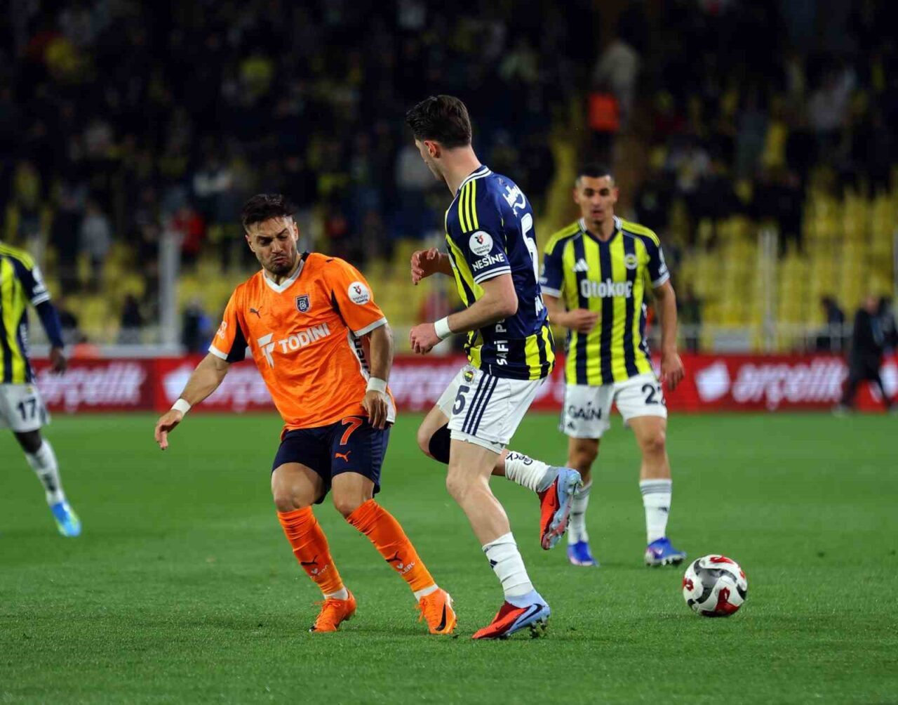 Trendyol Süper Lig’in 32. haftasında Fenerbahçe, sahasında RAMS Başakşehir ile