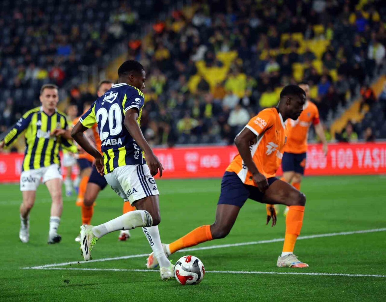 Trendyol Süper Lig’in 32. haftasında Fenerbahçe, sahasında karşılaştığı RAMS Başakşehir’i