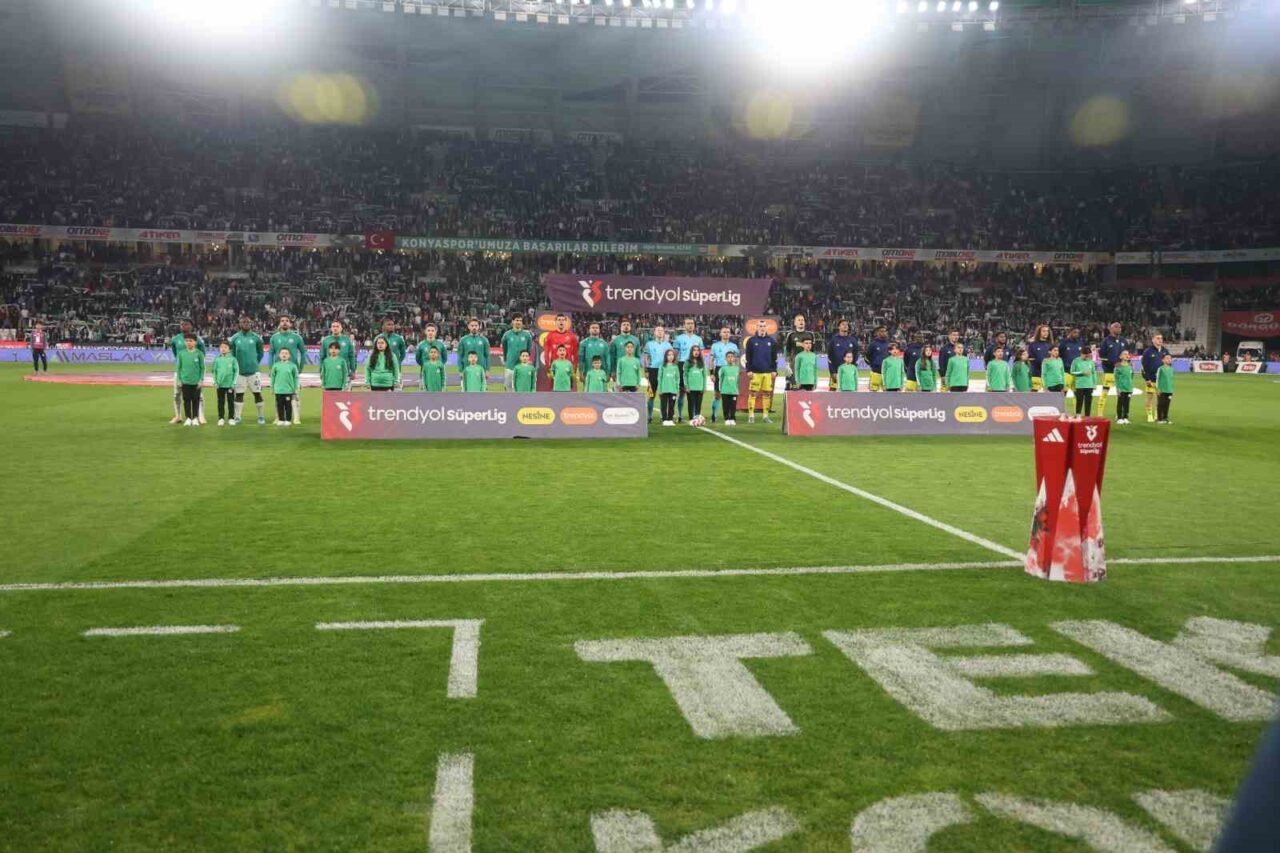 Trendyol Süper Lig 33. hafta maçında Konyaspor sahasında Fenerbahçe ile