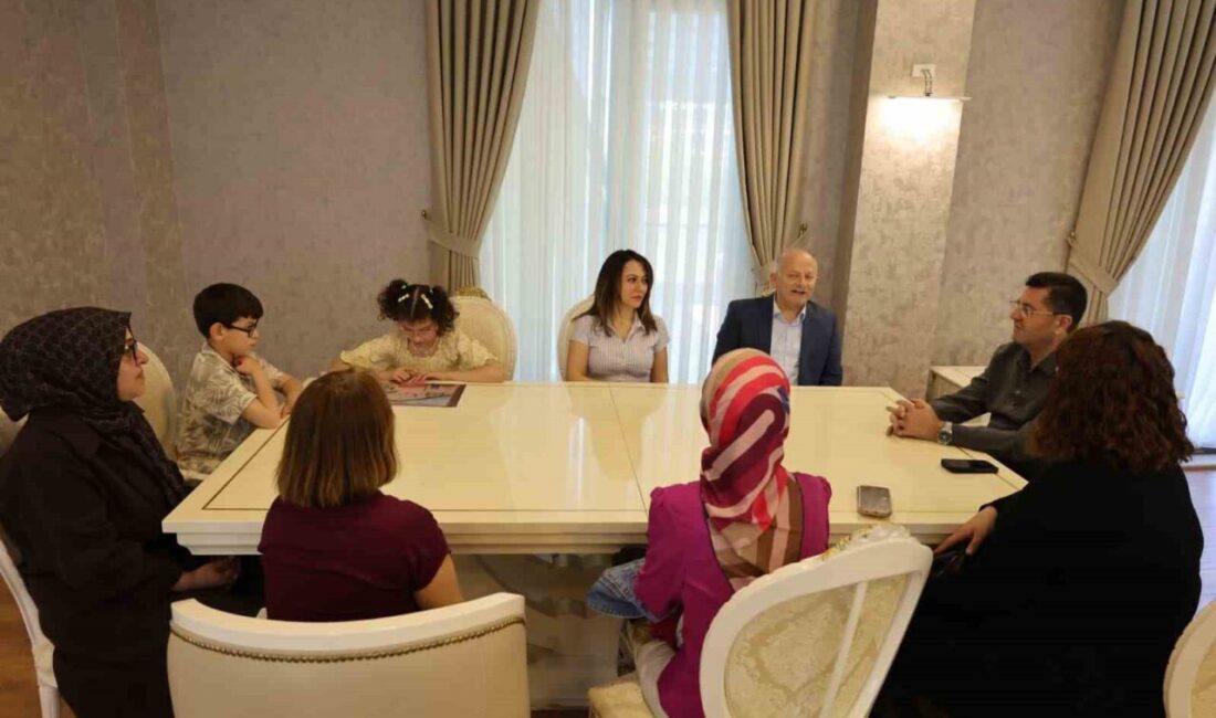 “Benim Ailem” temalı yarışmada İstanbul birincisi, Türkiye üçüncüsü olan engelli