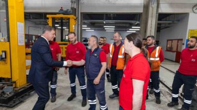 İzmir Büyükşehir Belediye Başkanı Dr. Cemil Tugay, mesaiye İzmir Metrosu’nun