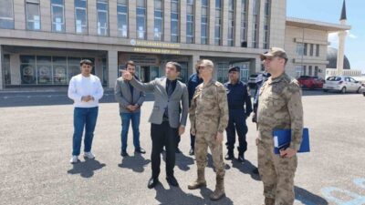 Gaziantep İl Jandarma Komutanı Tümgeneral Halil Şen, sorumluluk bölgesindeki okullarda