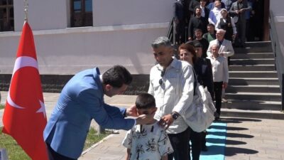 Tunceli’de Kurban Bayramı dolayısıyla bayramlaşma programı düzenlendi. Ülke genelinde olduğu