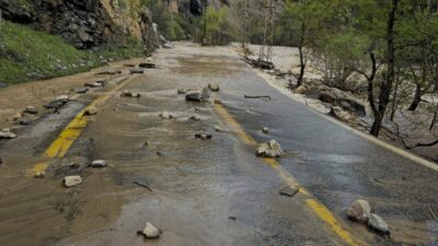 Tunceli’de Munzur Nehri’nin bir bölümünün taşması sonucu hasar alan Ovacık