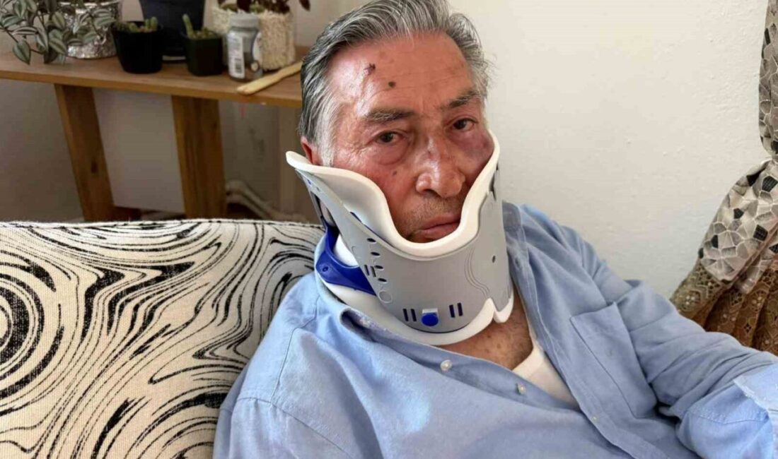 Antalya’nın Serik ilçesinde tur şoförü Mehmet Özkan, VIP transfer hizmeti