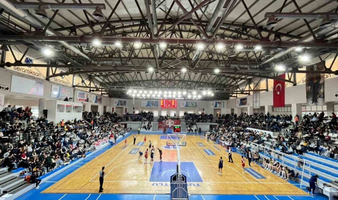 TKBL Play-Off yarı final ilk maçında Turgutlu Belediyespor, taraftarının müthiş