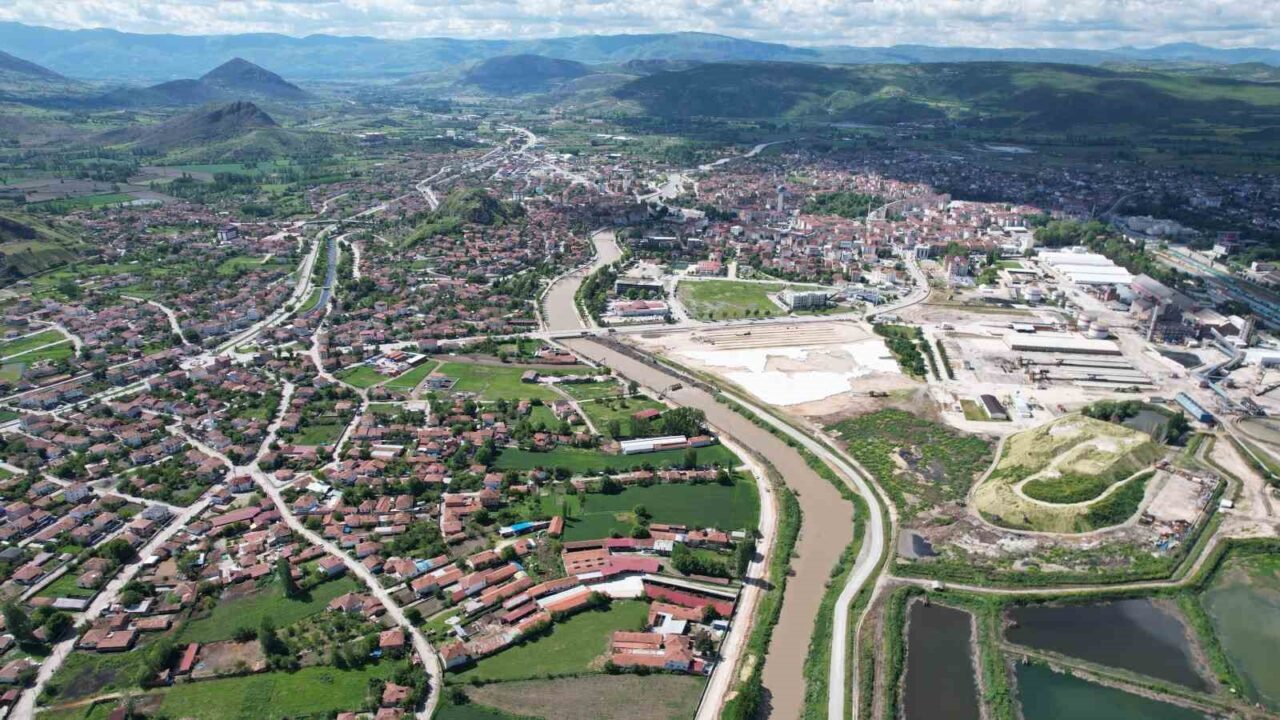 Tokat’ın Turhal ilçesinde sel ve taşkın riski nedeniyle kent merkezindeki