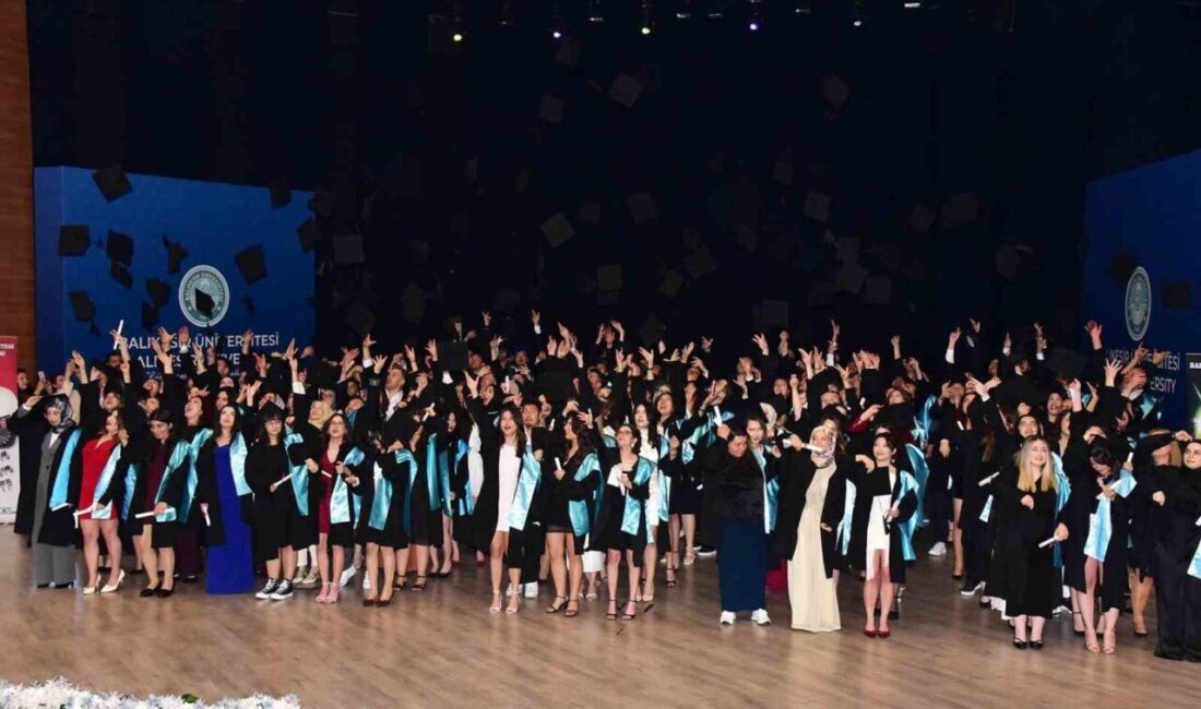 Balıkesir Üniversitesi (BAÜN) Turizm Fakültesinde 2025-2026 Eğitim-Öğretim Yılı mezuniyet töreni