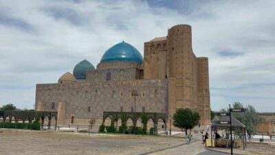 Kazakistan’ın Türkistan kentinde bulunan ve Türk dünyasının önemli manevi merkezlerinden