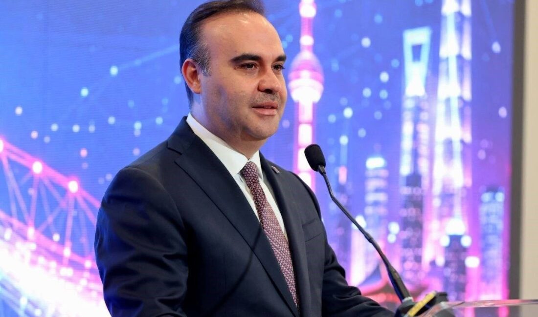 Sanayi ve Teknoloji Bakanı Mehmet Fatih Kacır, TÜBİTAK Bilim Olimpiyatlarında