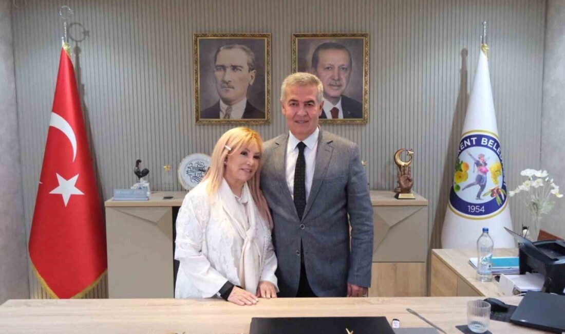 Buharkent Belediye Başkanı Mehmet Erol, Türk Halk Müziği sanatçısı Bedia
