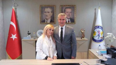 Buharkent Belediye Başkanı Mehmet Erol, Türk Halk Müziği sanatçısı Bedia