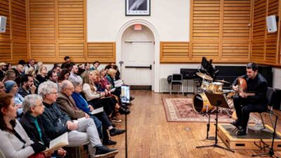 İstanbul Üniversitesi Devlet Konservatuvarı öğretim üyesi ve Harvard Üniversitesi Müzik