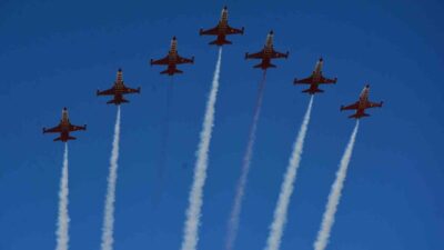 Türk Hava Kuvvetleri’nin akrobasi timi Türk Yıldızları, Çorum’da düzenlenen Aile