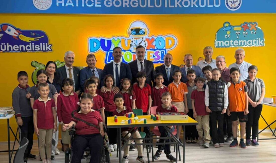 Manisa’nın Yunusemre ilçesinde özel ihtiyaçlı öğrencilerin duyularını teknolojiyle buluşturarak gelişimlerine