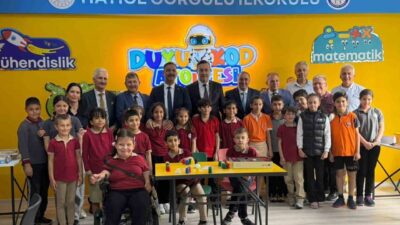 Manisa’nın Yunusemre ilçesinde özel ihtiyaçlı öğrencilerin duyularını teknolojiyle buluşturarak gelişimlerine