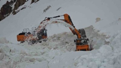 Van ile Bahçesaray ilçesi arasında ulaşımı sağlayan ve Türkiye’nin en