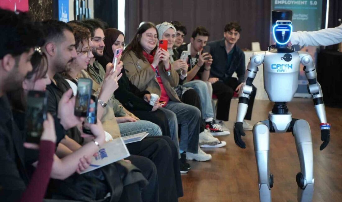 Samsun’da düzenlenen projede Türkiye’nin nüfusa kaydedilen ilk insansı robotu CANİKMAN,